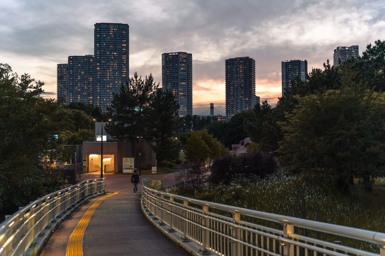 A peaceful evening street scene in a global city, symbolizing new beginnings for expats.