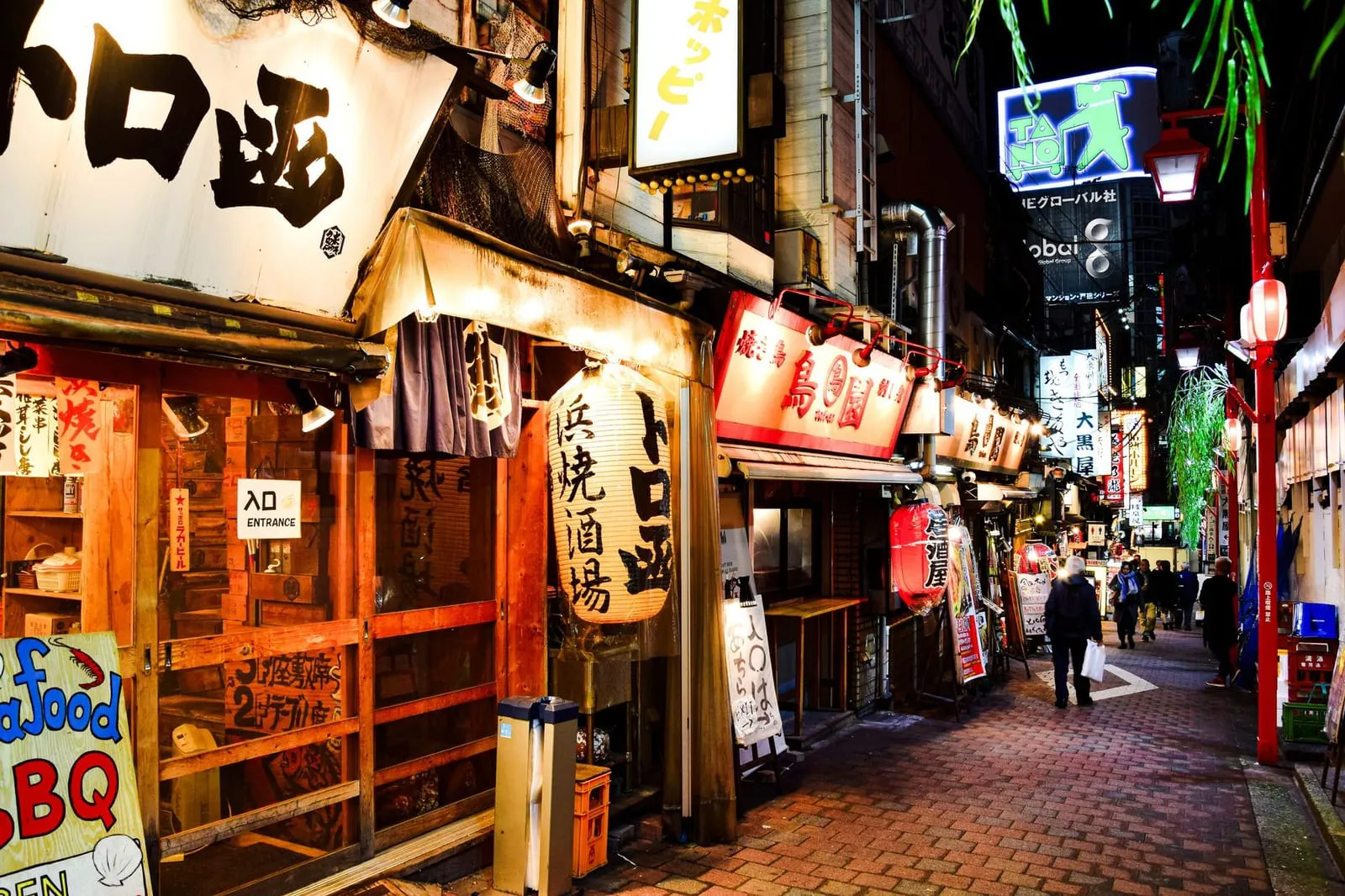 A quiet Tokyo street lined with cafes, symbolizing modern Japanese dating culture.